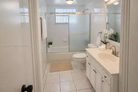 Bath - 1630 W 46th St #514B, Hialeah, FL 33012 photo 4 of 4