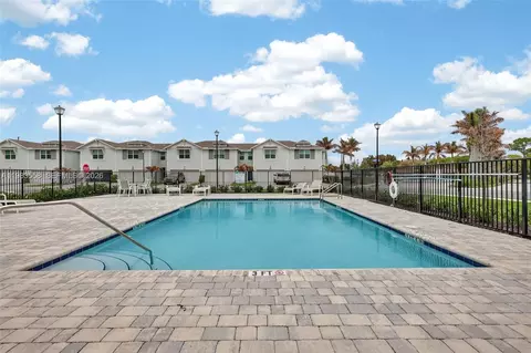 Exterior - 5610 SEdgewater Cir, Stuart, FL 34997 photo 8 of 9