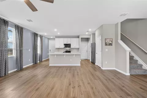 Living - 5610 SEdgewater Cir, Stuart, FL 34997 photo 6 of 7