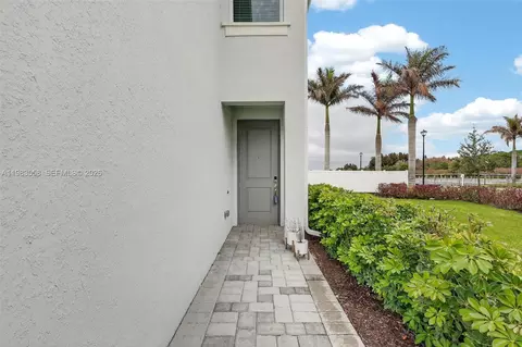 Entry Way - 5610 SEdgewater Cir, Stuart, FL 34997 photo 1 of 11