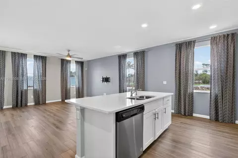 Living - 5610 SEdgewater Cir, Stuart, FL 34997 photo 7 of 7
