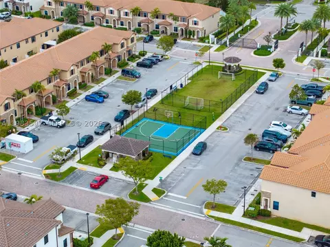 View/Area - 9380 W 33rd Ln, Hialeah, FL 33018 photo 8 of 10
