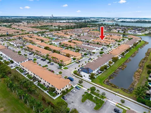 View/Area - 9380 W 33rd Ln, Hialeah, FL 33018 photo 4 of 10