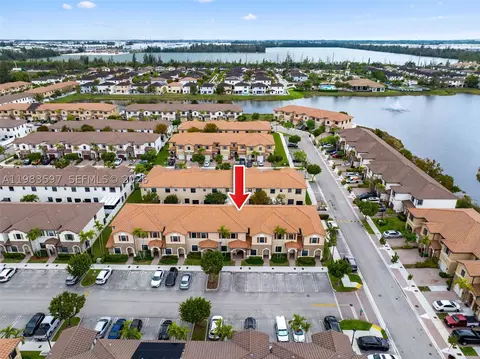 View/Area - 9380 W 33rd Ln, Hialeah, FL 33018 photo 6 of 10