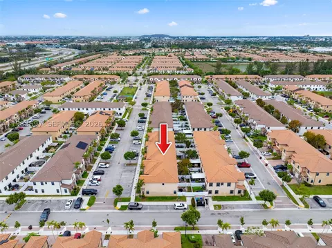 View/Area - 9380 W 33rd Ln, Hialeah, FL 33018 photo 3 of 10