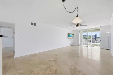 4320 Washington St #410, Hollywood, FL 33021