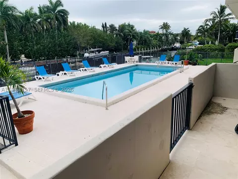 6815 Edgewater Dr #105, Coral Gables, FL 33133