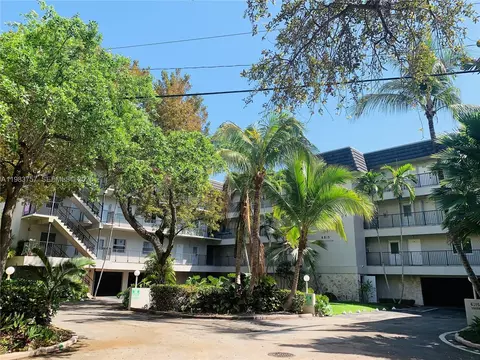 6815 Edgewater Dr #105, Coral Gables, FL 33133
