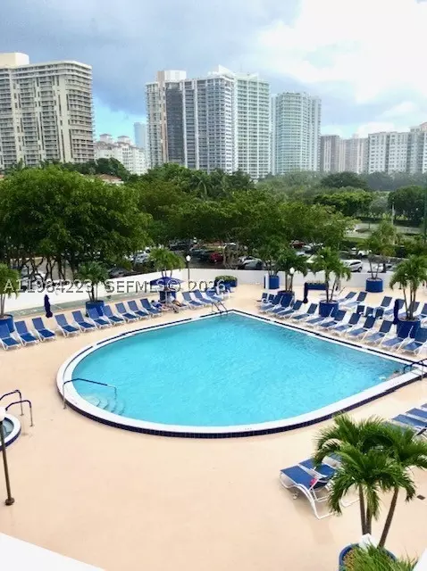 3701 N Country Club Dr #504, Aventura, FL 33180