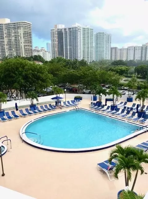 3701 N Country Club Dr #504, Aventura, FL 33180