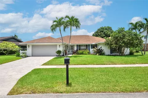 17611 Lake Park Rd, Boca Raton, FL 33487