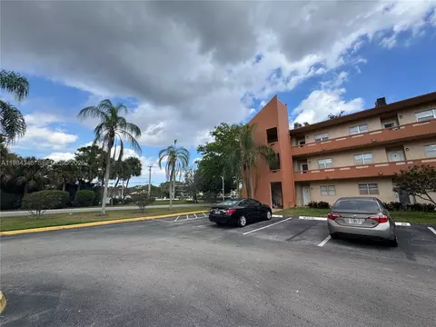 8810 W Mcnab Rd #203, Tamarac, FL 33321