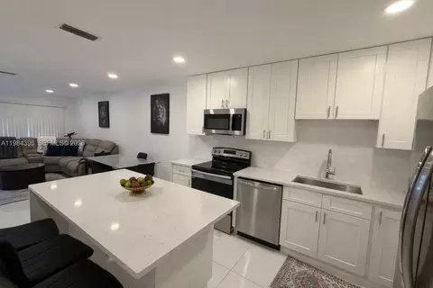 230 NE 9th Ave, Deerfield Beach, FL 33441