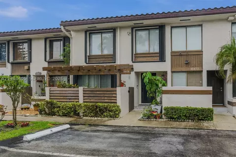 16424 NE 26th Ave #4, North Miami Beach, FL 33160