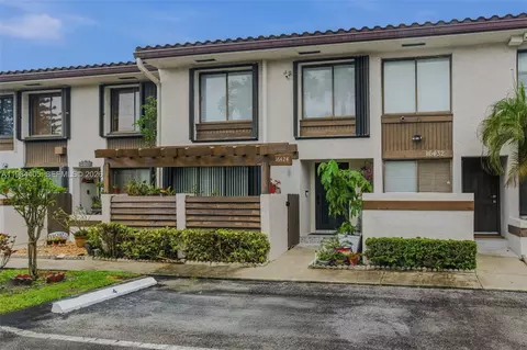 16424 NE 26th Ave #4, North Miami Beach, FL 33160
