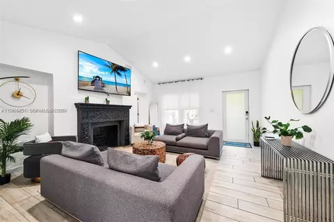 232 NW 59th St, Miami, FL 33127