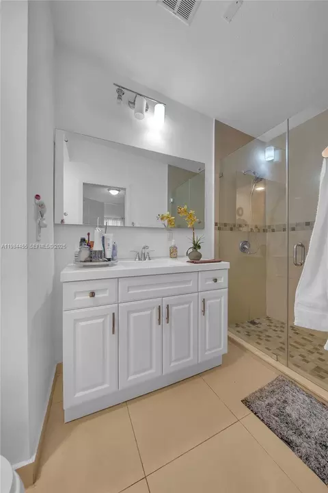 Bath - 213 W 20th St, Hialeah, FL 33010 photo 2 of 4