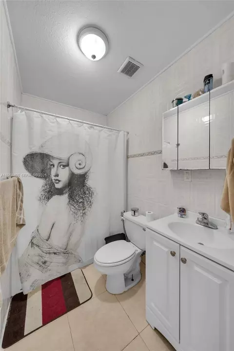 Bath - 213 W 20th St, Hialeah, FL 33010 photo 3 of 4