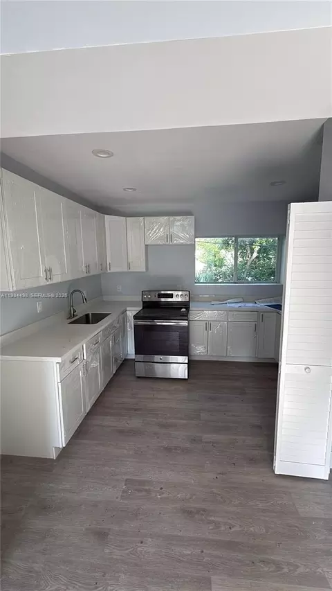 629 9th St, West Palm Beach, FL 33401