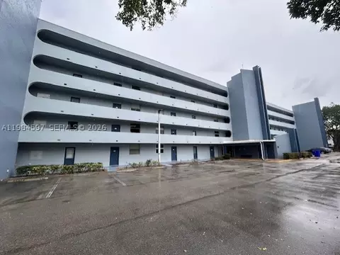 5301 NW 2nd Ave #203, Boca Raton, FL 33487