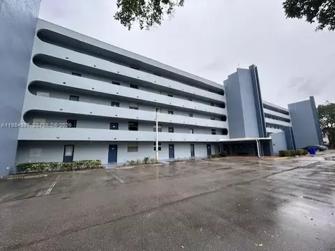 5301 NW 2nd Ave #203, Boca Raton, FL 33487