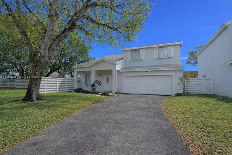 14615 SW 142nd Place Cir, Miami, FL 33186