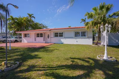 10521 SW 41st Ter, Miami, FL 33165