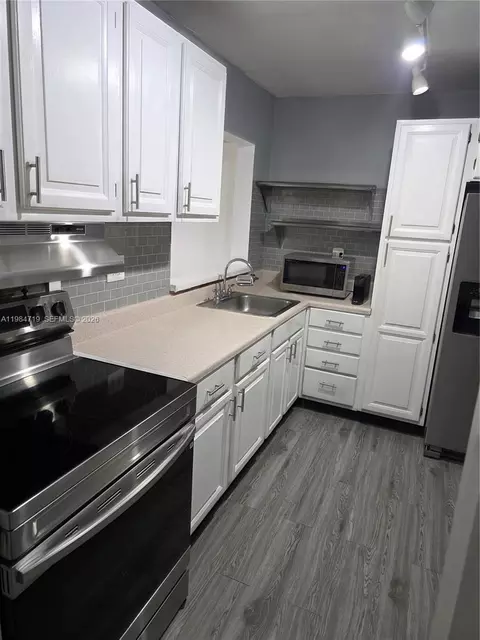 8065 SW 107th Ave #202, Miami, FL 33173