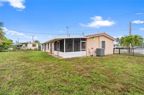Exterior - 7600 W 12th Ave, Hialeah, FL 33014 photo 3 of 6