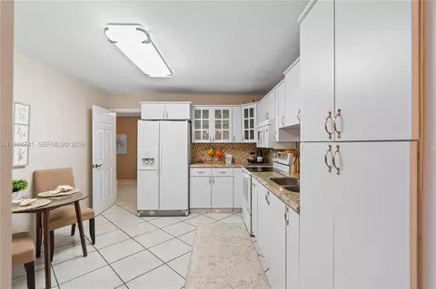Kitchen - 7600 W 12th Ave, Hialeah, FL 33014 photo 1 of 2