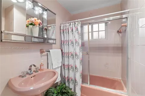 Bath - 7600 W 12th Ave, Hialeah, FL 33014 photo 3 of 3