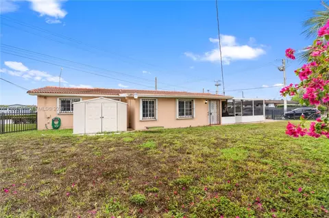 Exterior - 7600 W 12th Ave, Hialeah, FL 33014 photo 4 of 6