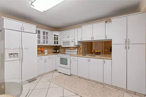 Kitchen - 7600 W 12th Ave, Hialeah, FL 33014 photo 2 of 2