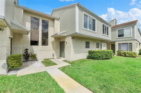 8133 Lagos De Campo Blvd #J-1, Tamarac, FL 33321