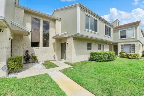 8133 Lagos De Campo Blvd #J-1, Tamarac, FL 33321