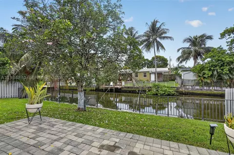 3042 Hayes St, Hollywood, FL 33021