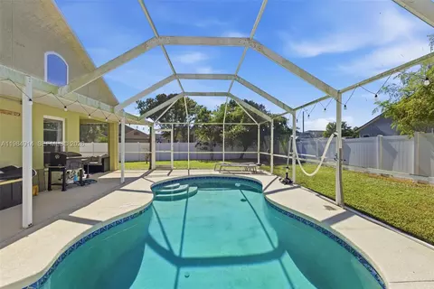 12502 Lake Vista Dr, Gibsonton, FL 33534