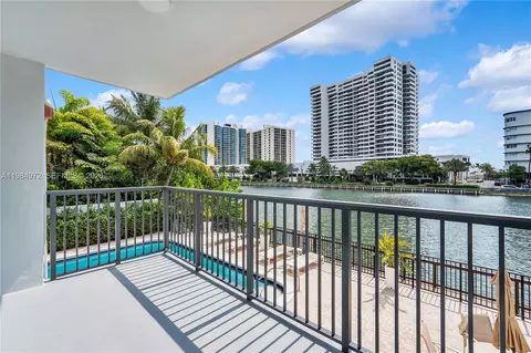 2455 Flamingo Dr #201, Miami Beach, FL 33140