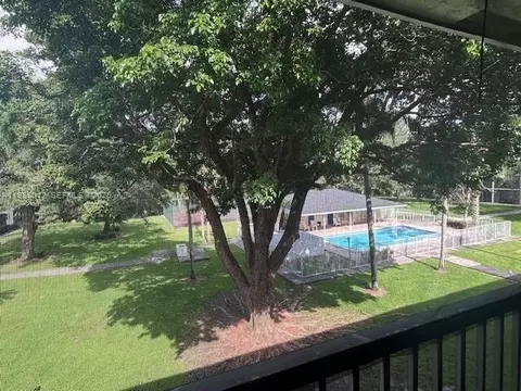 5100 SW 64th Ave #202, Davie, FL 33314