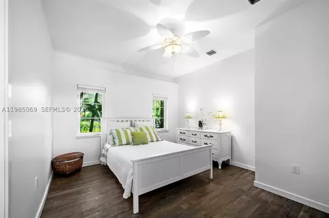 Bedroom - 6700 SW 132nd St, Pinecrest, FL 33156 photo 6 of 8
