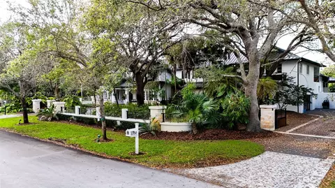 Exterior - 6700 SW 132nd St, Pinecrest, FL 33156 photo 19 of 19