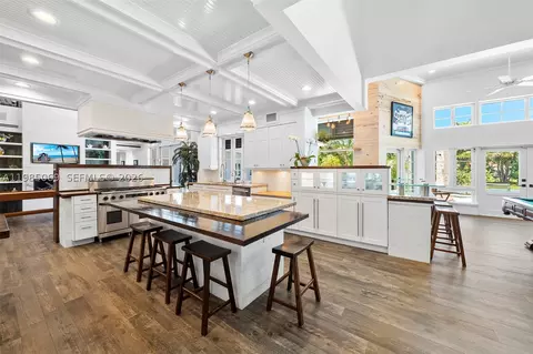 Kitchen - 6700 SW 132nd St, Pinecrest, FL 33156 photo 4 of 6