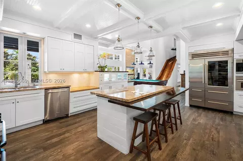 Kitchen - 6700 SW 132nd St, Pinecrest, FL 33156 photo 2 of 6