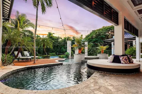 Exterior - 6700 SW 132nd St, Pinecrest, FL 33156 photo 5 of 19