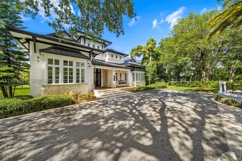 Exterior - 6700 SW 132nd St, Pinecrest, FL 33156 photo 6 of 19