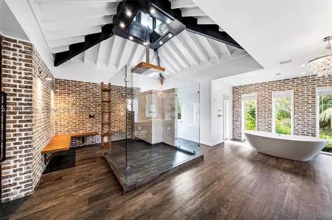 Bath - 6700 SW 132nd St, Pinecrest, FL 33156 photo 4 of 15