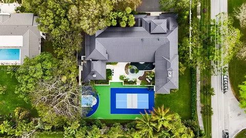View/Area - 6700 SW 132nd St, Pinecrest, FL 33156 photo 4 of 6