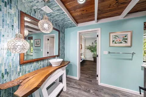 Bath - 6700 SW 132nd St, Pinecrest, FL 33156 photo 14 of 15