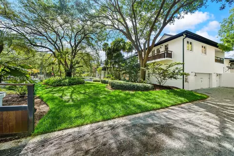 Exterior - 6700 SW 132nd St, Pinecrest, FL 33156 photo 18 of 19