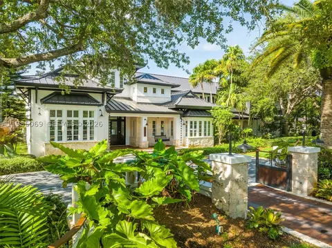 Exterior - 6700 SW 132nd St, Pinecrest, FL 33156 photo 14 of 19